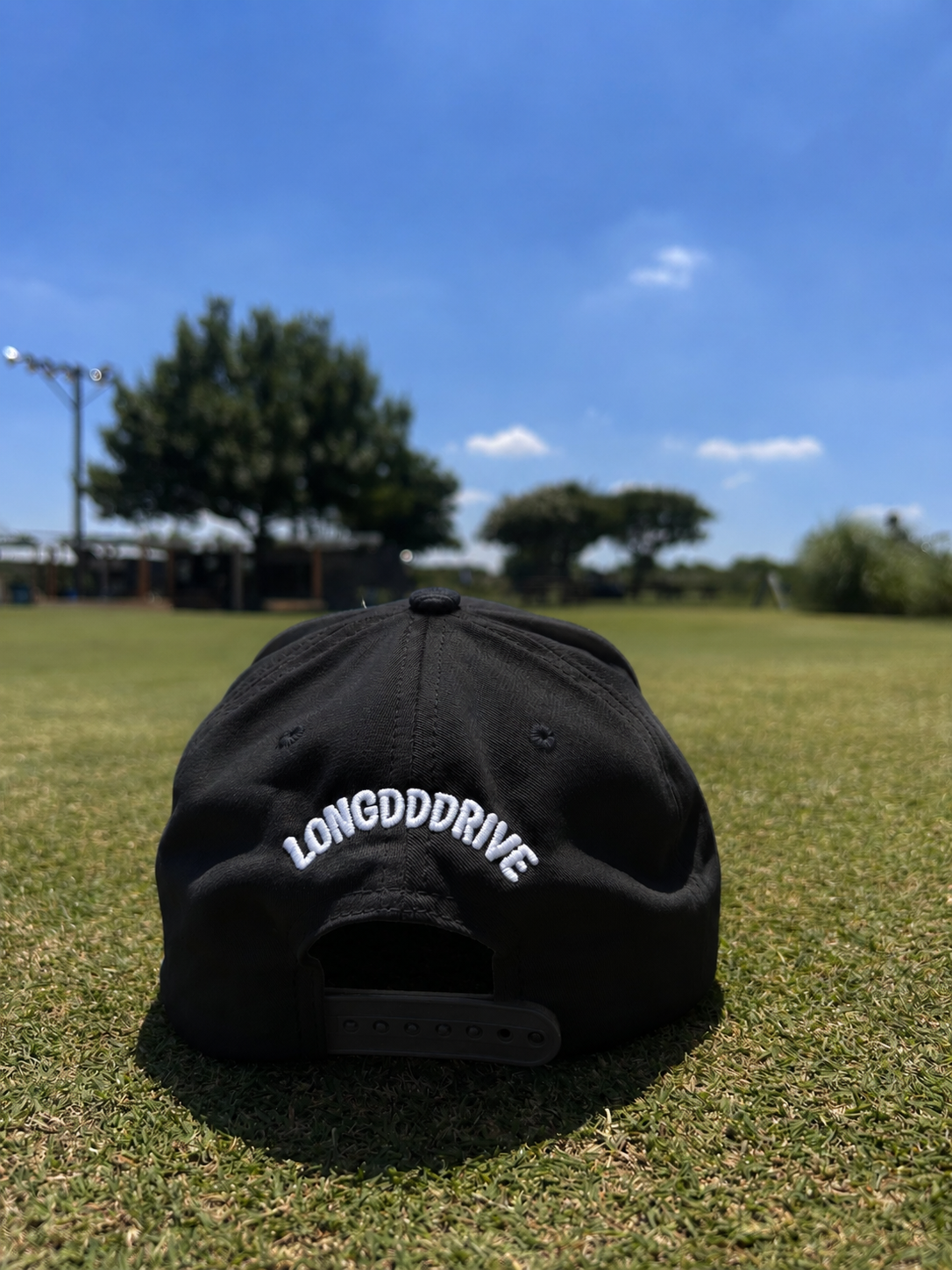 “GGGOLF” hat.